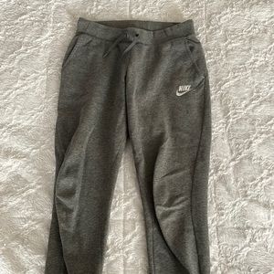Nike boys grey sweatpants. Size XL youth.